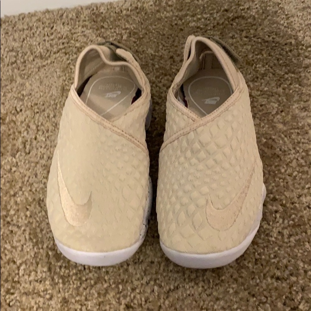 Brand new Nike Women’s Shoes, size 5